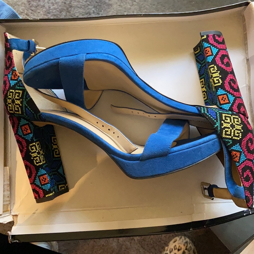 Heels - Picture 2 of 4